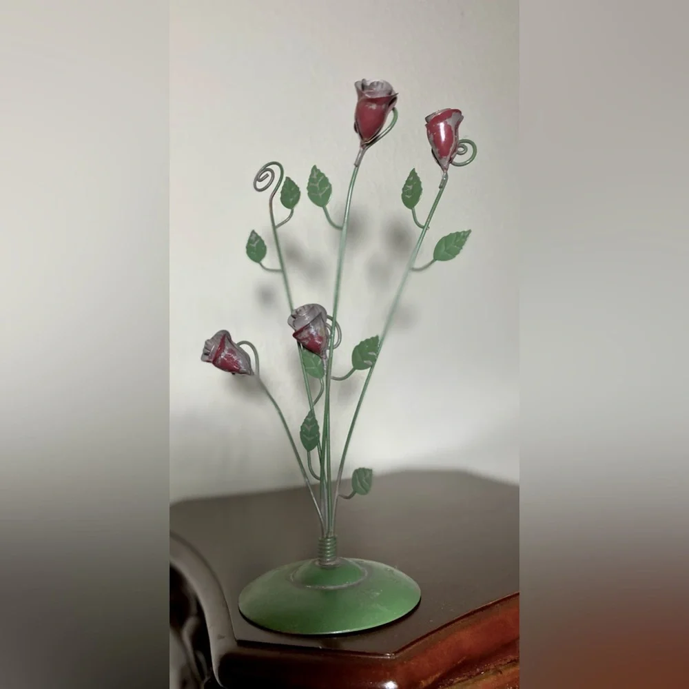 Photo Clip Rose Buds Theme That Holds 5 Different Pictures